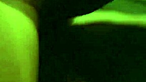 सुपर हॉट एक्स-गर्लफ्रेंड कैमरे पर व्यूअर्स के लिए अपनी शेव्ड पस्सी प्लीजर करती है