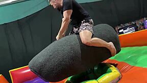 toro safado mijada na rua... wow!