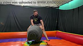 toro safado mijada na rua... wow!