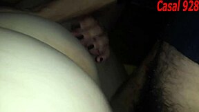 Comendo esposa e a amiga ménage caseiro.