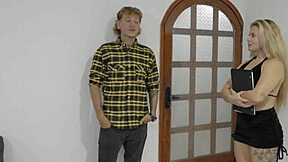 Real Estate Agent Fucks His Client Hard, OMG! 😲