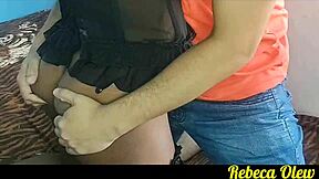 Jiran puaskan memek aku pakai batang besar 25cm dan bagi pancut