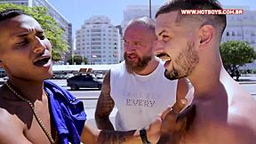 os novinhos cariocas fodendo o cu do turista russo