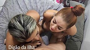 Duas gostosas fudendo com o digão da ilha, banging in lesbian 3some with big ass?