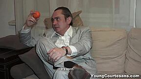 Ei, confira essa jovem 18+ cortesã Aubrey levando gozada interna! 😍