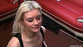 Ava und Jakki Louise machen bei der geilen Bukkake-Party mit