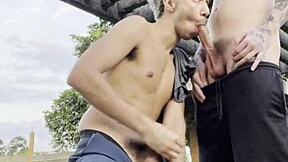 Novinhos Fucking In Public Square In Front Of Passersby