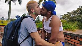 Jebeš, našao sam tipa koji puši u šumi i dao mu guzu!