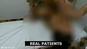 Novinha Nao Se Aguentou E Tocou Punheta Para Terapeuta No Seu Consultorio De Massagem