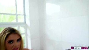 Dirty Stepmom Vivianne De Silva Fucked in Bathroom