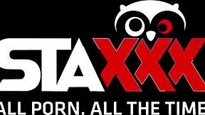 Teens wet pussy gets fingered & fucked with a dildo