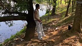 fui dar uma volta na trilha e deixei o novinho escorrendo porra