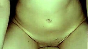 la hermanita de mi mejor amigo monta con una profesional y come semen, recien cumpliditos 18 😅