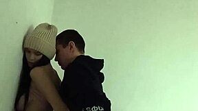 Айраккун быстро трахает одноклассника доггистайлом, кончает в рот