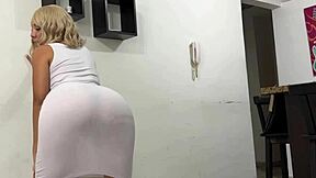 Wow! Madrastra Teaches Stepson Twerking with Her Fat Latina Ass