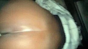 Jeg møder den sky teen 18+ nabo i bilen med stor sort pik