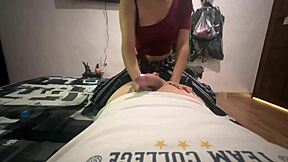 Jovencita me lo mama para que le pague su alquiler