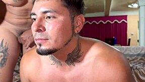 بعد تدريب رياضي مكثف مع المدرب المكسيكي. يدخلني بقوة في المنزل.