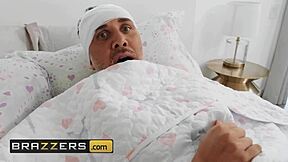 Teens like it big - Brooklyn gray roleplays with keiran lee as biggest fan