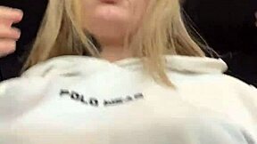 Sapatona fica com muito tesao na academia vendo mulheres e homens vendo sua camisa transparente mostrando os seus bicos do peito suado e duro