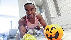 Maid's Cleaning Skills Earn Big Fat Tip From Black Man