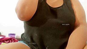 Sri Lankan lady displays her big natural tits and ass in detailed show