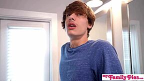 Latina babe Scarlett Alexis licks huge cock even if it's stepbrother's