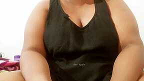 Sri Lankan lady displays her big natural tits and ass in detailed show