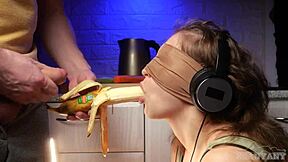 Jsem naštvaná, že mi nevlastní brácha lhal o ochutnání jeho čuráku v emotivce