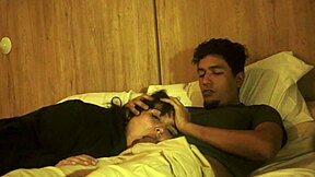 no puedo dejar de tocarme y tuve que poner mi pene en la boca de mi hermanastra por poco nos descubren fantasiahardcoresex