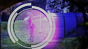 Vruća brineta oseća emociju kreampaja