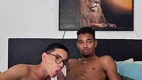 O Branquelo Me Chamou Pra Estudar E Levou Piroca Preta No Cuzinho!