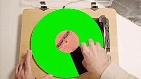 Bohatá kurvička v domácí sexy srandě