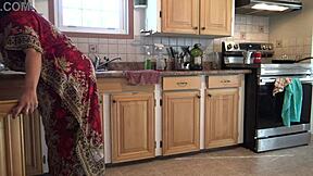 خطوة أم تركية مصدومة وابن زوج يلعق كم من كسها