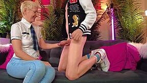 amateur girl dominates guy in femdom bdsm handjob session 😏