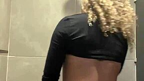 Hot gym student flashes tits, video leaks! 😍