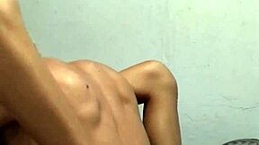 Desenrolei Com O Vendedor Da Lojinha De Celular E Ele Deixou Eu Mamar A Pica Dele!