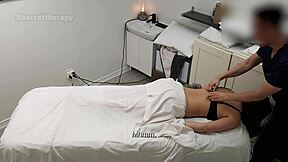 Alice en ung servitrise forventet ikke min spesielle massasje på spaen