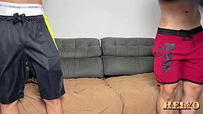 Vizinho Espera Ficar Sozinho para Chamar Parceiros pra Broderagem