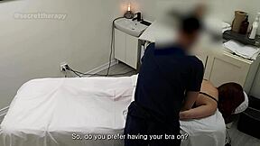 Alice, en ung 18+ servitrice, havde ikke forventet min særlige massage på spaen