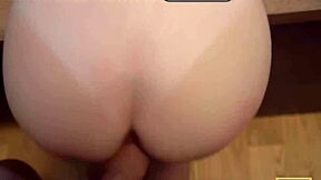 ג'ינג'ית קטנה עם שדיים גדולים קופצת על זין במשרד בשביל עסקת Loan4k