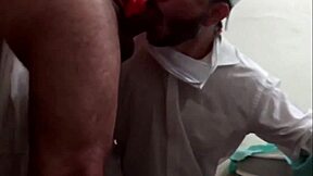 O enfermeiro gay takes it deep in the ass.