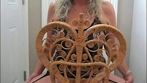 uh, i think... Kity Hudson gettin’ all naughty on them stairs, ya know?