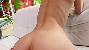 Brunette Lesbians Eat Pussy