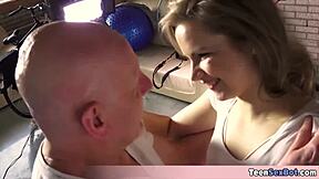 CANDICE DOES WORKOUT BUT LOOKS TOO SEXY