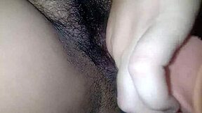 minha bucetinha apertada quer um pau peludo dentro dela pra foder gostoso?