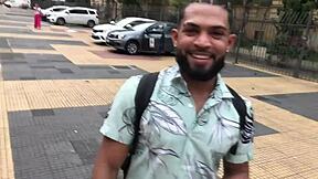 10 reais or a mysterious gift? Muscular guy tricked in bedroom 😏