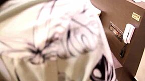 10 reais or a mysterious gift? Muscular guy tricked in bedroom 😏