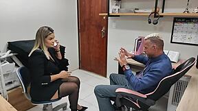 betrapt op stelen van bril biedt kont aan voor stilte, grote pikker vult haar met cum Vagninho en Luna Oliveira