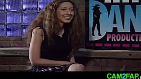 갈색 머리 18+ 틴이 큰 자지로 가슴 세게 박음